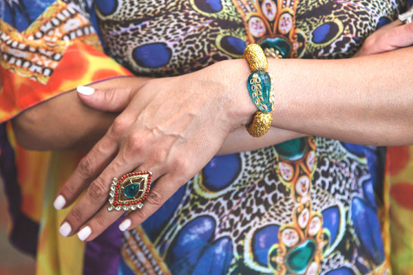 Posh Pari Gold/ Emerald/ Kundan Motif bracelet